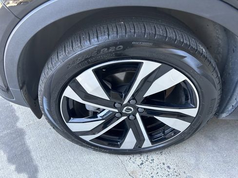 Certified 2025 Volvo XC40 B5 Plus image 3