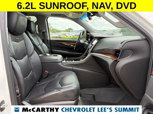 Used 2016 Cadillac Escalade ESV Luxury AWD/4WD image 31