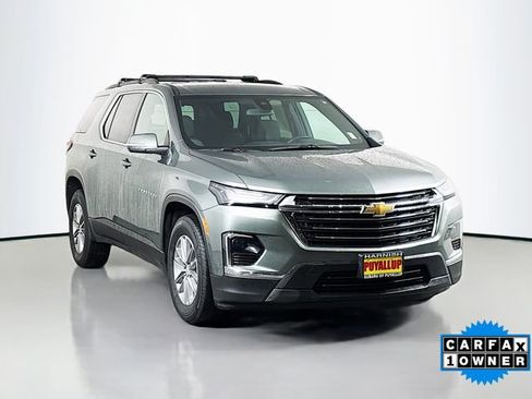 Used 2022 Chevrolet Traverse LT image 1