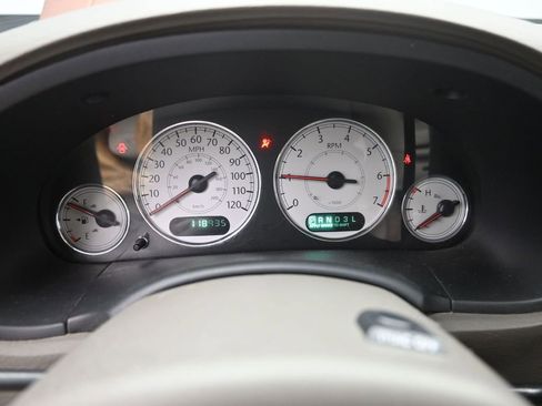 Used 2007 Chrysler Town & Country Touring w/ Luxury Group image 33