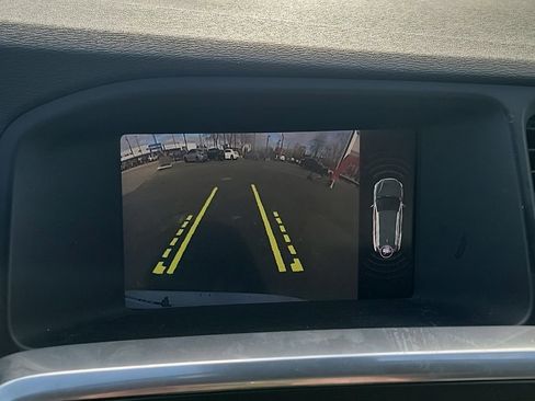 Used 2018 Volvo V60 T5 Cross Country image 8