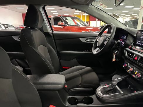 Used 2023 Kia Forte LXS w/ LXS Technology Package FWD image 30