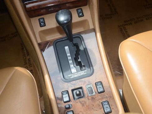 Used 1991 Mercedes-Benz 560 SEL image 27