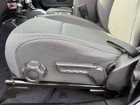 Used 2024 Jeep Wrangler Unlimited AWD/4WD image 10