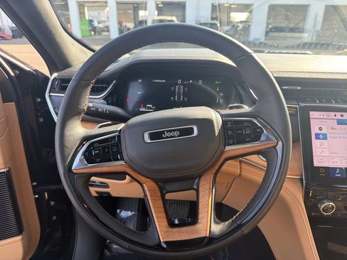 Used 2023 Jeep Grand Cherokee Summit AWD/4WD image 21