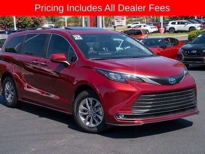 Used 2025 Toyota Sienna XLE