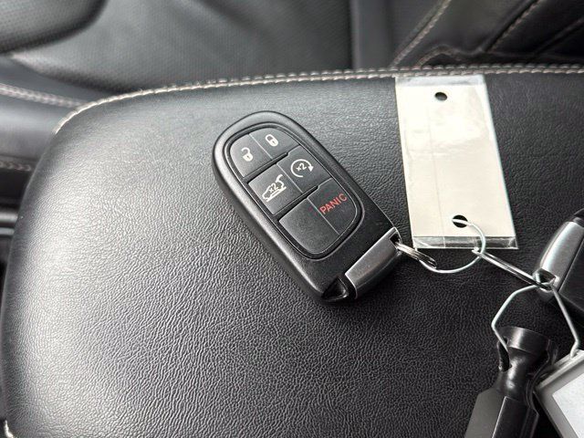 Used 2014 Jeep Cherokee Limited w/ Luxury Group AWD/4WD image 19