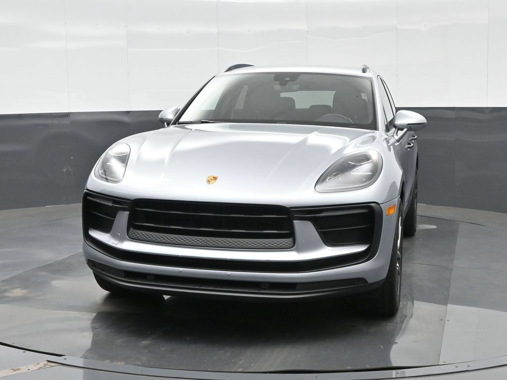 Certified 2022 Porsche Macan AWD/4WD image 12