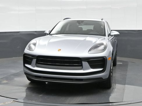 Certified 2022 Porsche Macan AWD/4WD image 12
