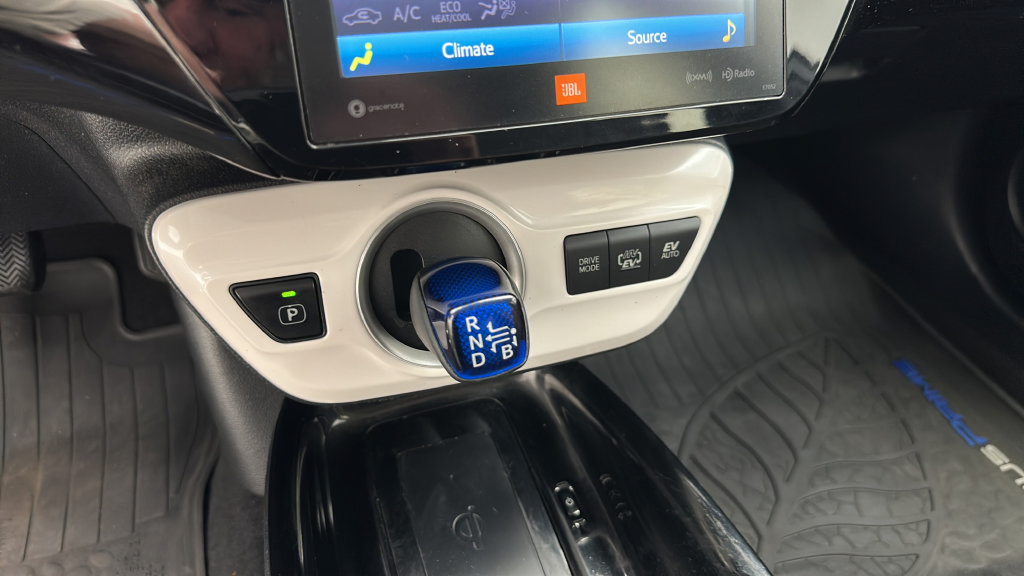 Used 2017 Toyota Prius Prime Advanced FWD image 20