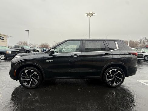 Used 2025 Mitsubishi Outlander SE image 4