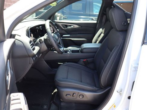 Used 2024 Chevrolet Traverse LT w/ LPO, Floor Liner Package FWD image 11