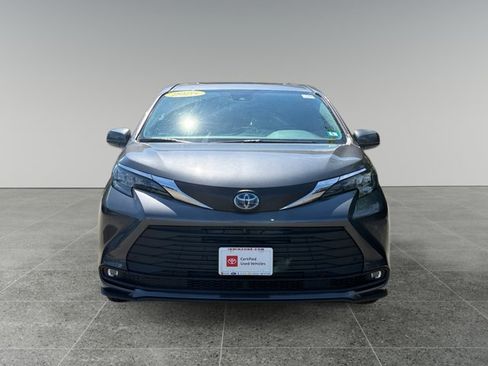 Used 2025 Toyota Sienna XLE w/ XLE Plus Package AWD/4WD image 8