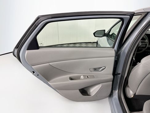 Used 2023 Hyundai Elantra SEL w/ Convenience Package image 25