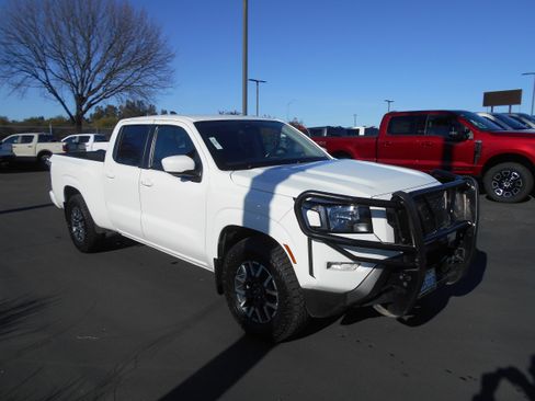 Used 2023 Nissan Frontier SV w/ Technology Package image 2