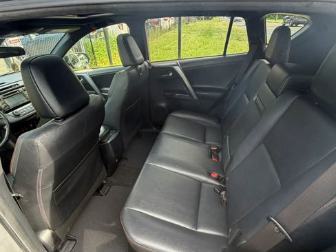 Used 2018 Toyota RAV4 SE AWD/4WD image 19