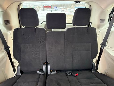 Used 2019 Dodge Grand Caravan SE w/ UConnect Hands-Free Group image 26