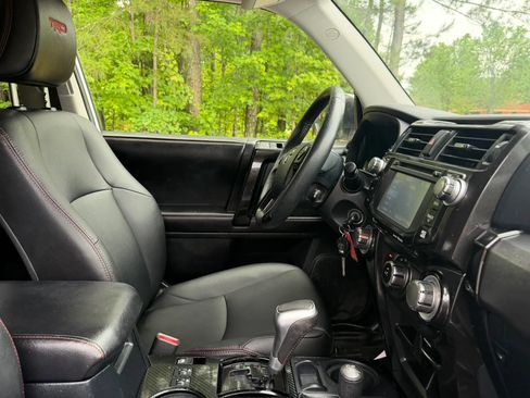 Used 2017 Toyota 4Runner TRD Off-Road Premium AWD/4WD image 26