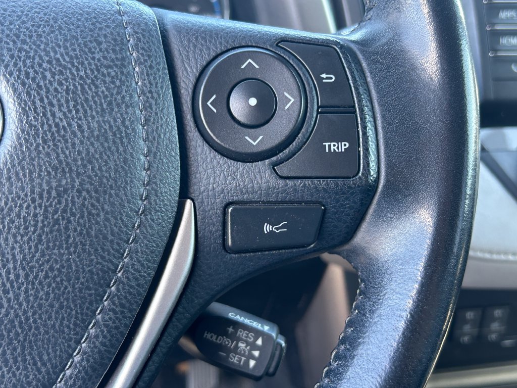Used 2018 Toyota RAV4 Limited FWD image 17