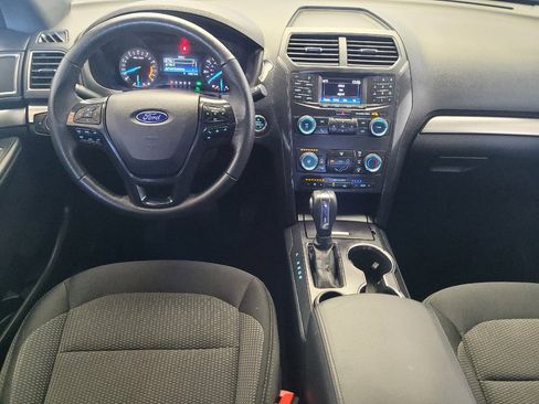 Used 2018 Ford Explorer XLT image 22