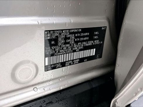 Used 2022 Toyota Venza XLE image 44