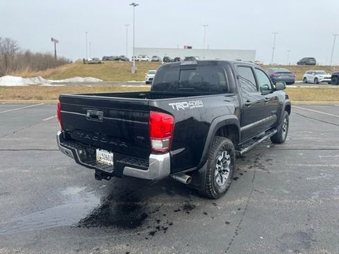 Used 2017 Toyota Tacoma TRD Off-Road w/ Exterior Package image 3