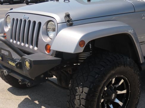 Used 2013 Jeep Wrangler Unlimited Sahara w/ Connectivity Group AWD/4WD image 3