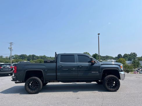 Used 2018 GMC Sierra 2500 SLE w/ HD SLE Preferred Plus Package AWD/4WD image 27
