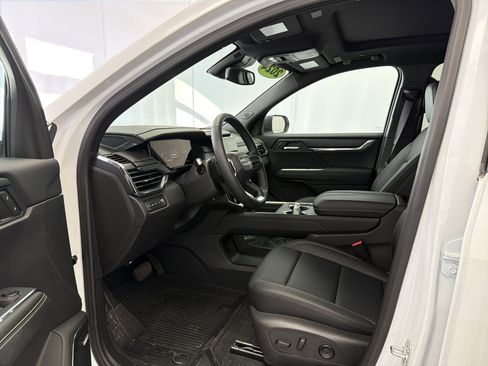 Used 2024 GMC Acadia Elevation w/ Trailering Package image 7