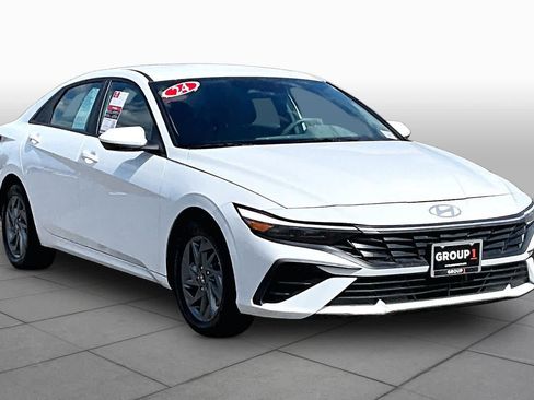 Used 2024 Hyundai Elantra Blue FWD image 2