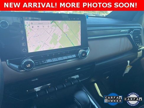 Used 2024 GMC Canyon AT4 w/ Technology Package image 9