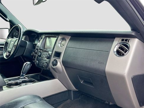 Used 2017 Ford Expedition Limited w/ Equipment Group 301A RWD image 32