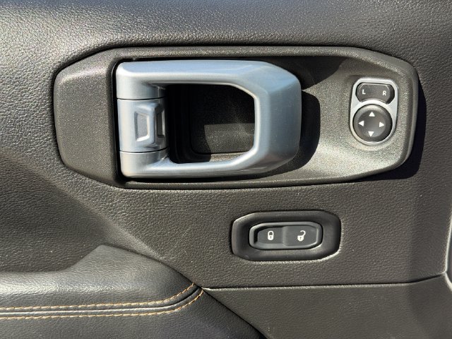 Used 2021 Jeep Wrangler Unlimited Sahara AWD/4WD image 22