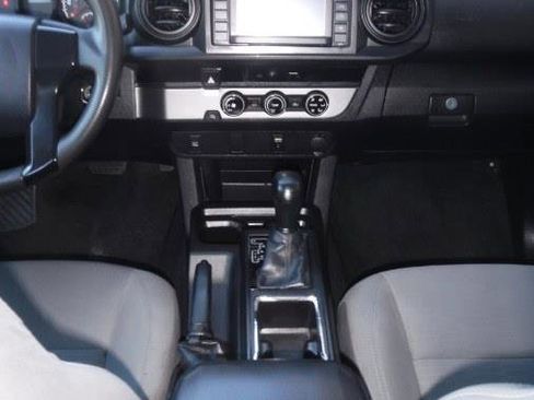 Used 2016 Toyota Tacoma SR image 7