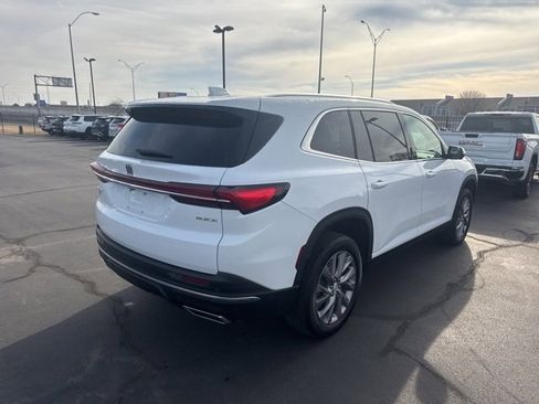 Used 2025 Buick Enclave Preferred image 3