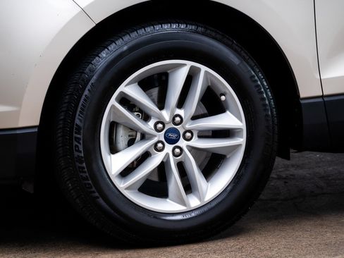 Used 2018 Ford Edge SEL w/ Equipment Group 201A FWD image 4