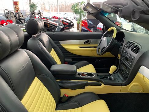 Used 2002 Ford Thunderbird Deluxe image 12