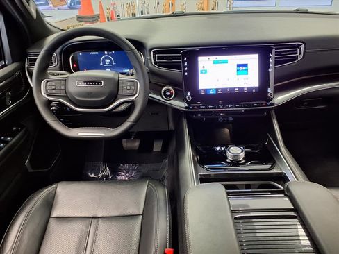 Used 2024 Jeep Wagoneer 2WD image 17