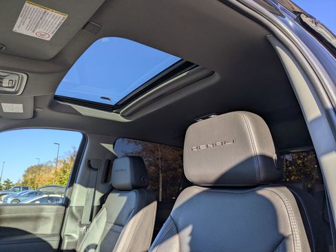 Used 2022 GMC Sierra 3500 Denali w/ Denali Ultimate Package image 27