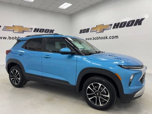 Used 2025 Chevrolet TrailBlazer LT AWD/4WD image 3