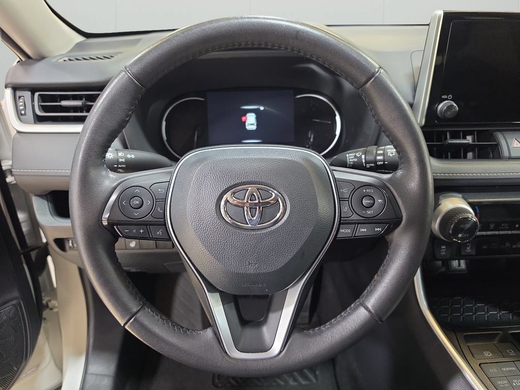 Used 2025 Toyota RAV4 XLE w/ Weather Package AWD/4WD image 19