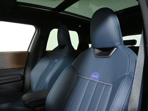 Used 2025 MINI Cooper Countryman SE w/ Comfort Package Max image 16