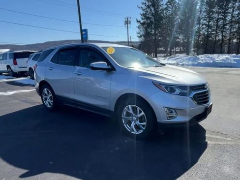 Used 2018 Chevrolet Equinox LT image 2