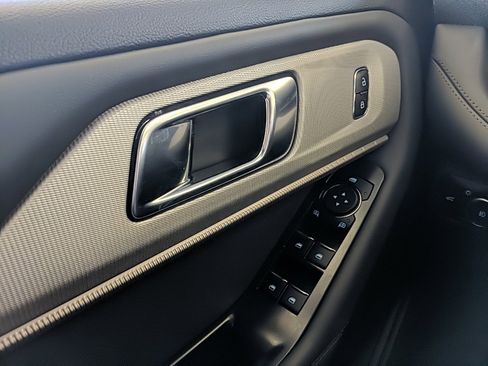 Used 2025 Ford Explorer Active w/ Active Comfort Package image 27