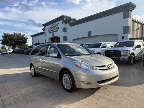 Used 2009 Toyota Sienna XLE FWD image 41