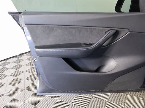 Used 2021 Tesla Model Y Long Range image 12