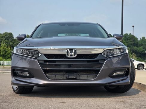 Used 2018 Honda Accord Touring image 3
