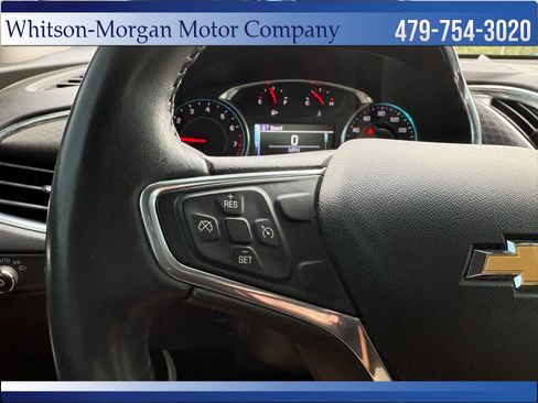 Used 2017 Chevrolet Malibu LT FWD image 16