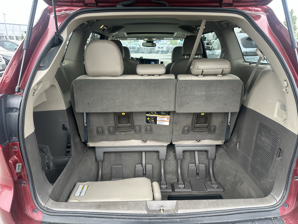 Used 2019 Toyota Sienna XLE w/ XLE Navigation Package FWD image 10
