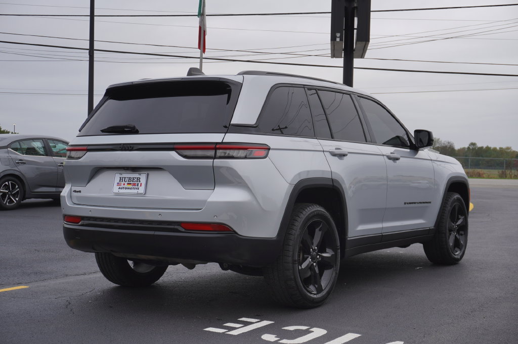 Used 2023 Jeep Grand Cherokee Altitude AWD/4WD image 7